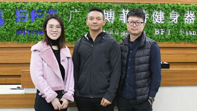 卡塔尔客户开健身房采购榴莲视频免费健身器械