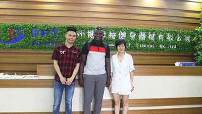 加纳老客户再次采购榴莲视频免费健身器材